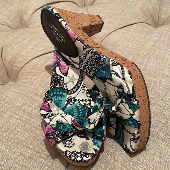 New, not been worn, no tags - Picture 3 of 8